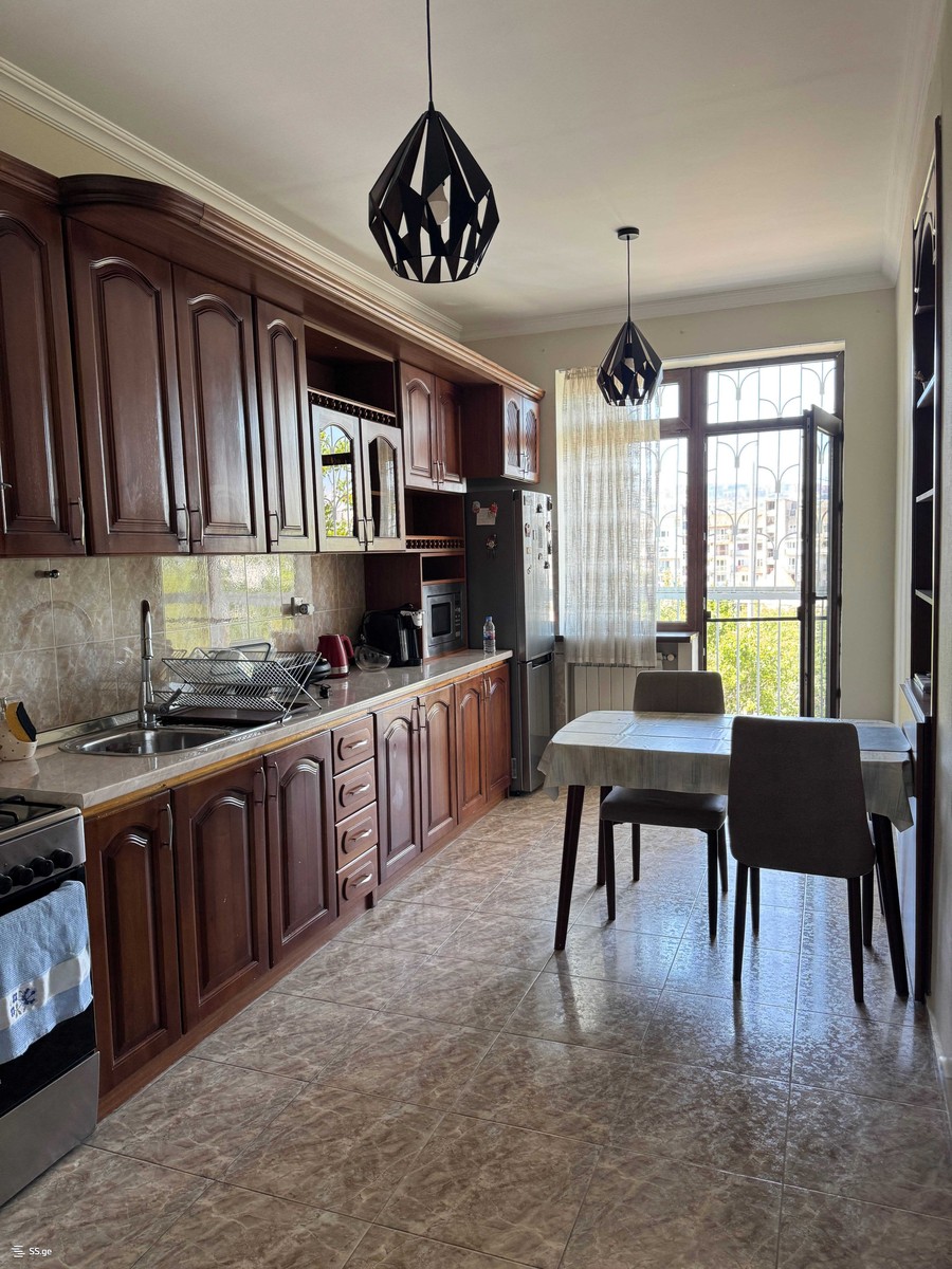 panaskerteli st. 20 - 5 rooms