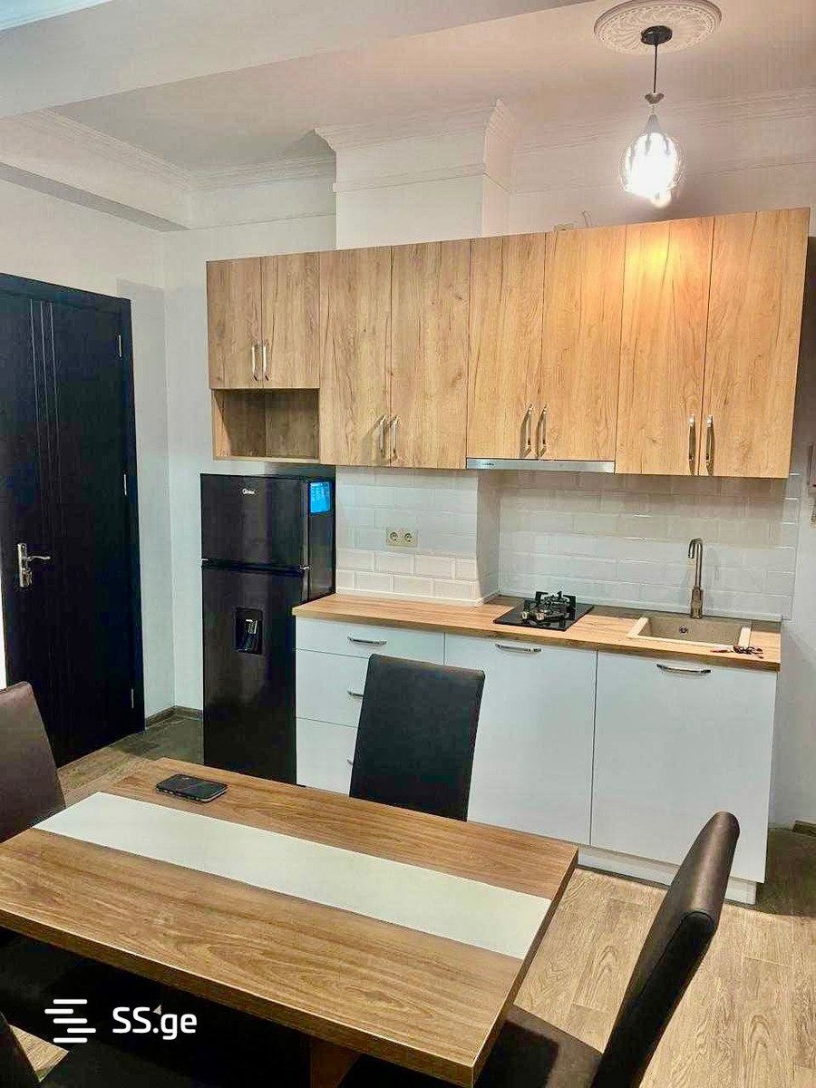 petre imeri st. 40 - 3 rooms