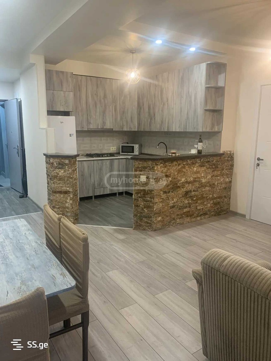 Arzakan Emukhvari st. - 3 rooms