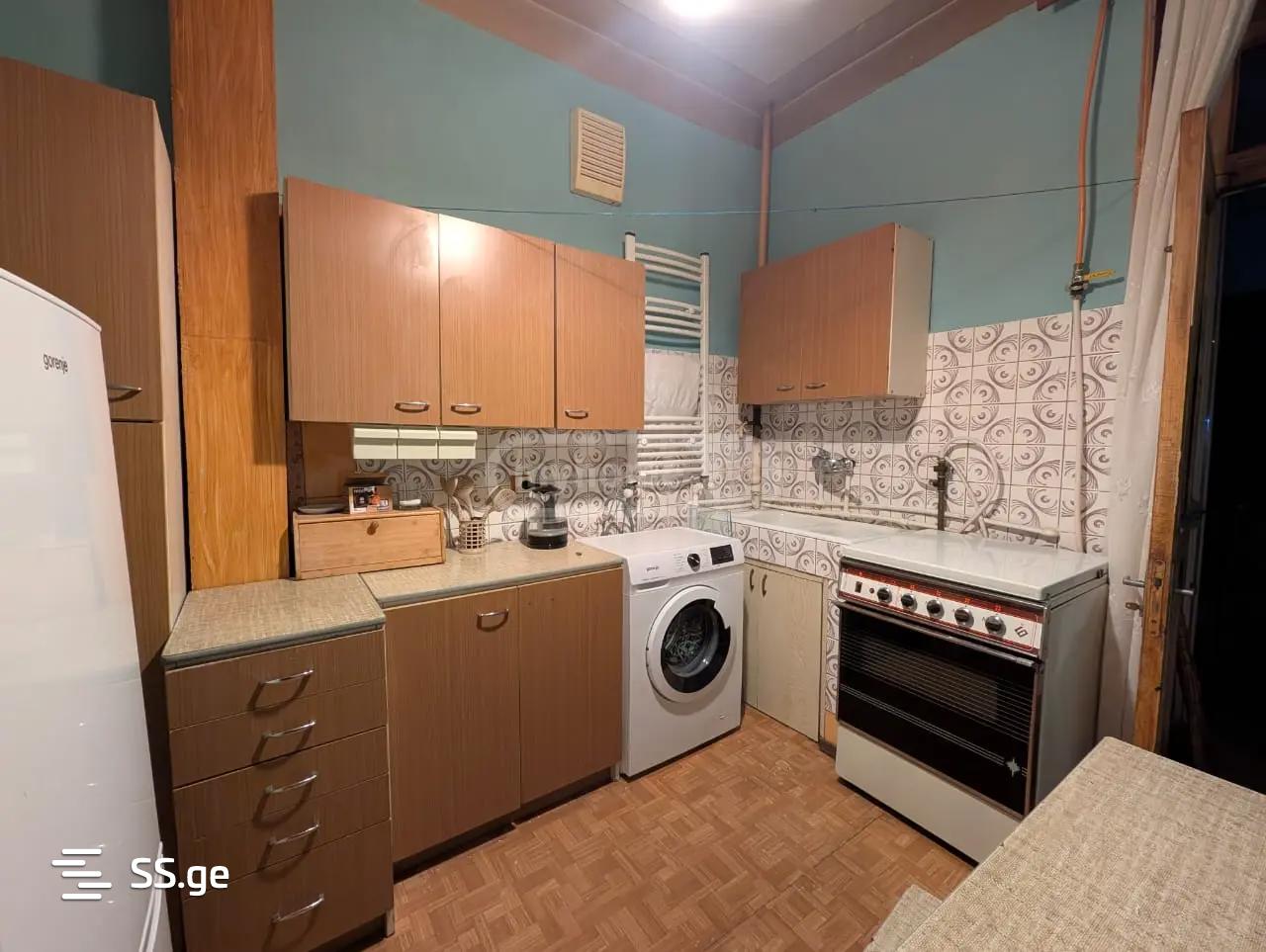 sairme st. 11 - 2 rooms