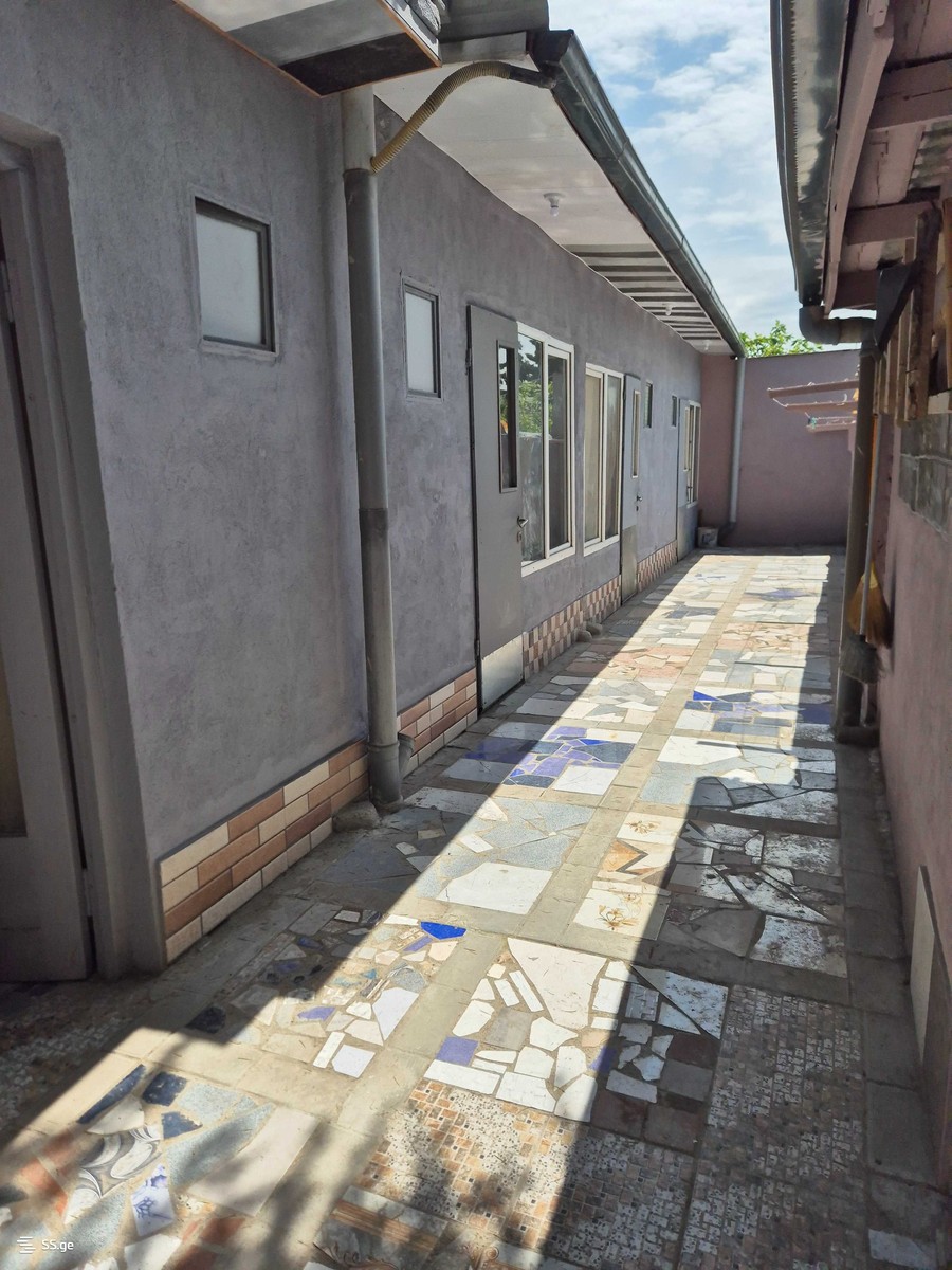 meskheti st. 352 - 1 rooms