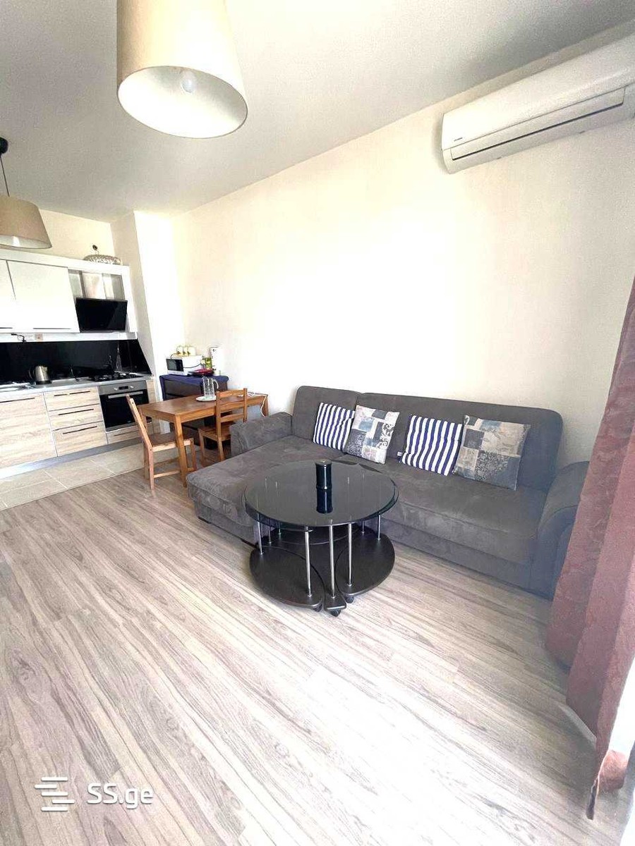 Bob walsh st. - 2 rooms