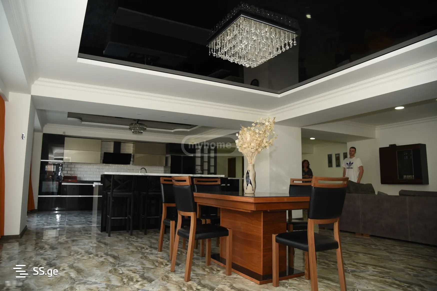 Panaskerteli-Tsitsishvili st. - 4 rooms
