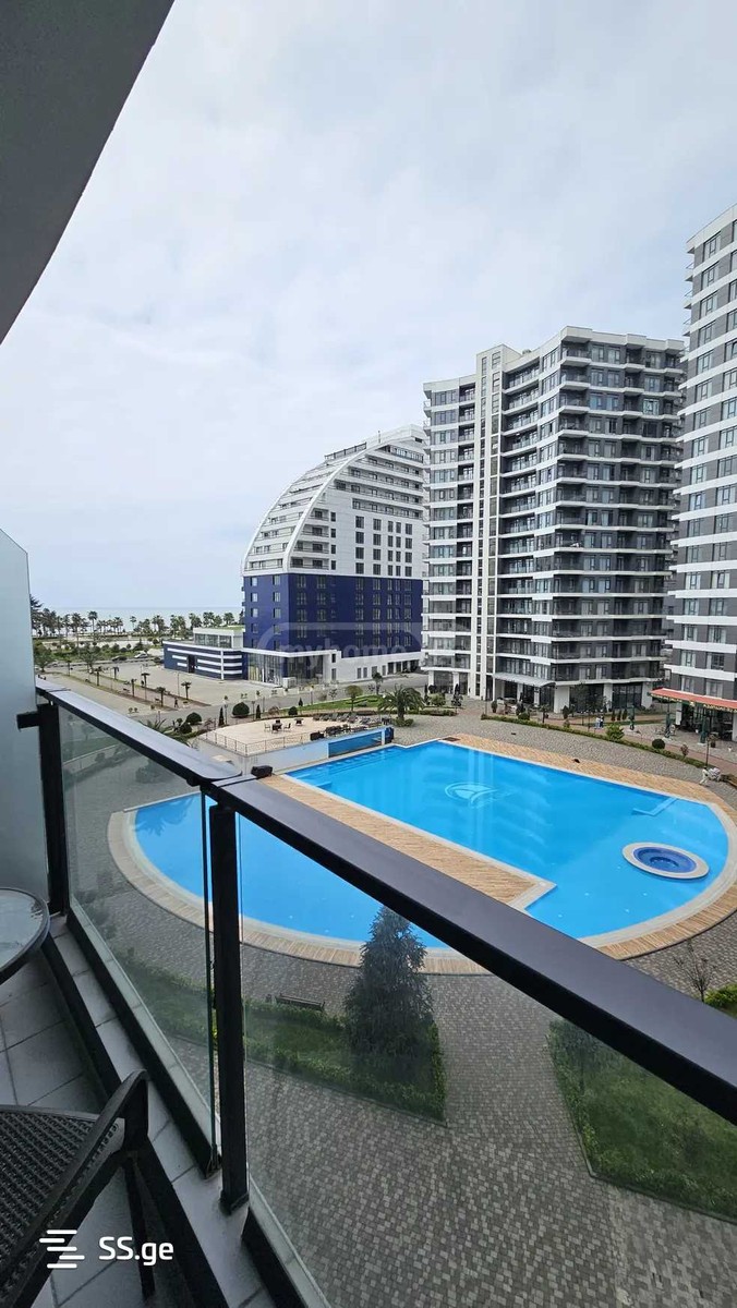 Lech and Maria Kaczynski street 0 - 1 rooms