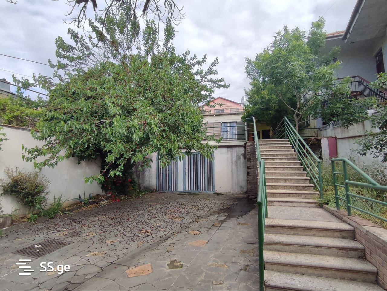 v. chikovani st. 11 - 4 rooms