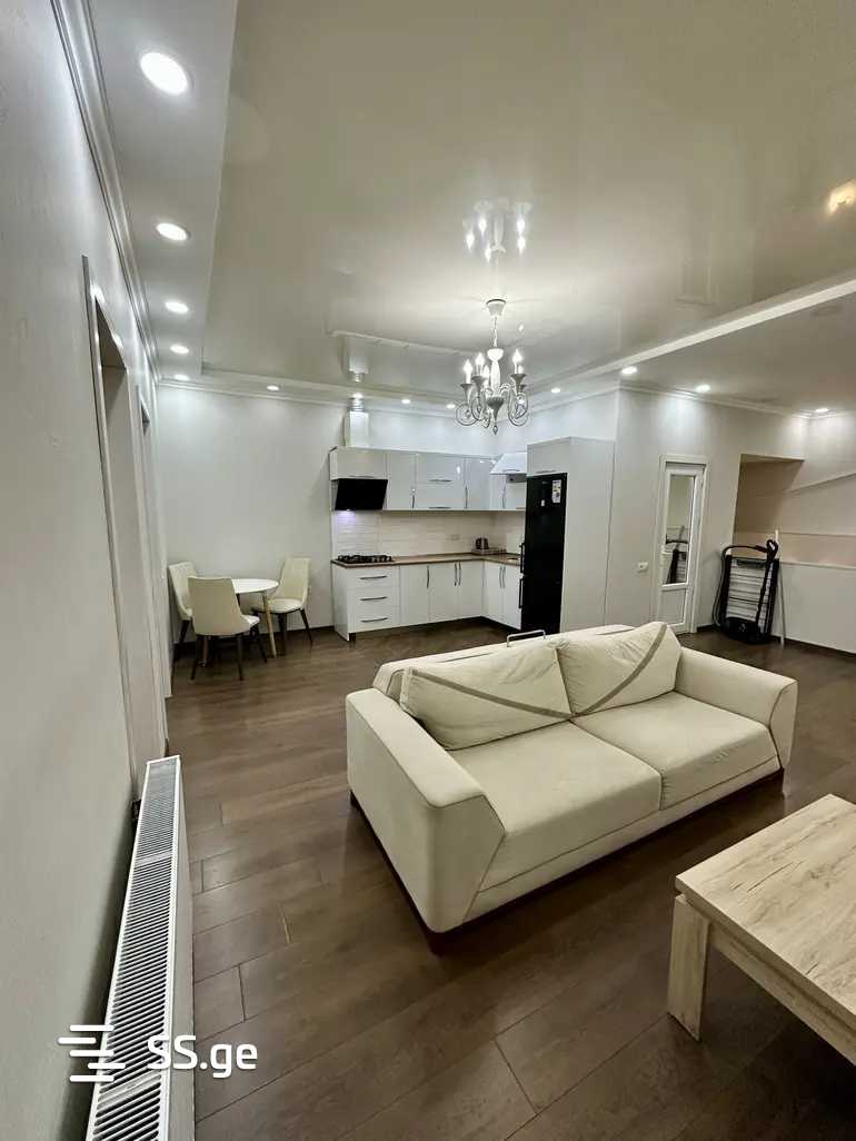 universiteti st. 8 - 3 rooms