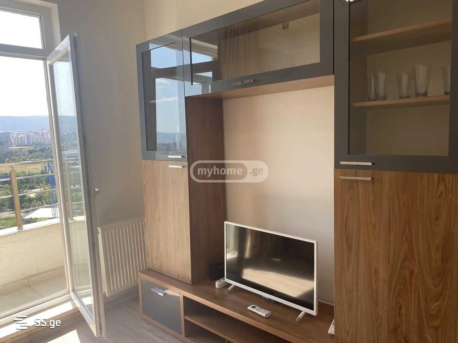 Bob walsh st. - 2 rooms