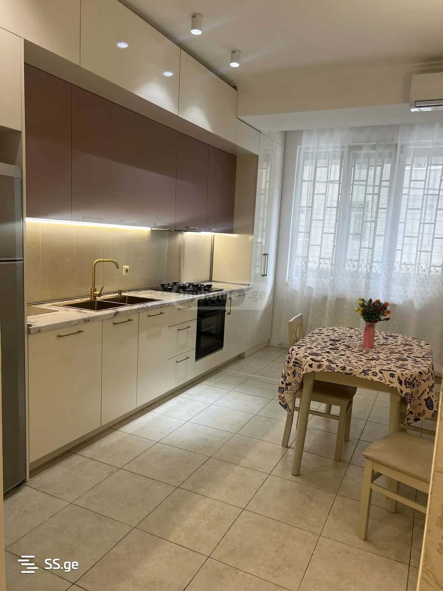 B.Kvernadze st. 13 - 4 rooms