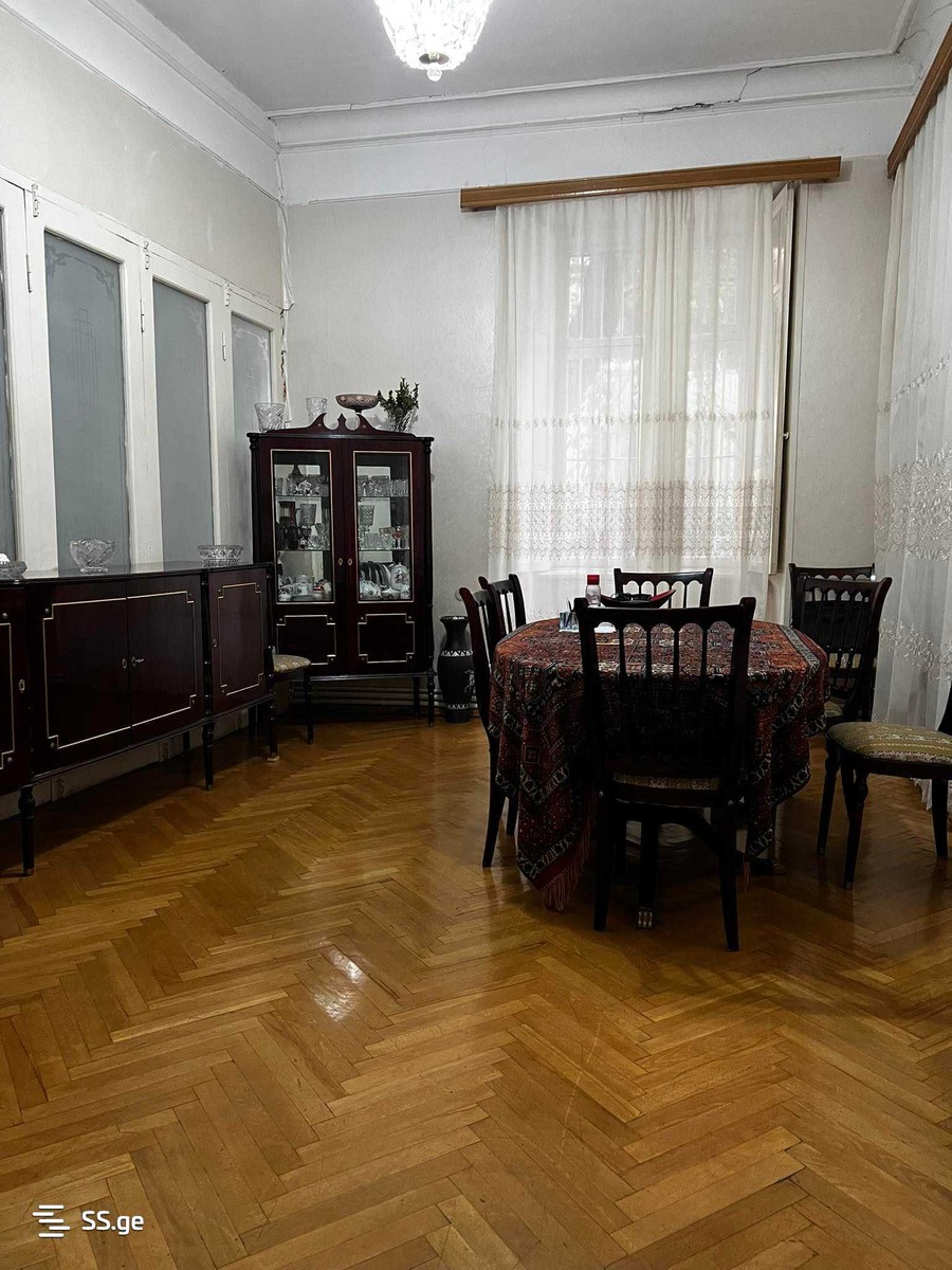 leonidze st. 20 - 5 rooms