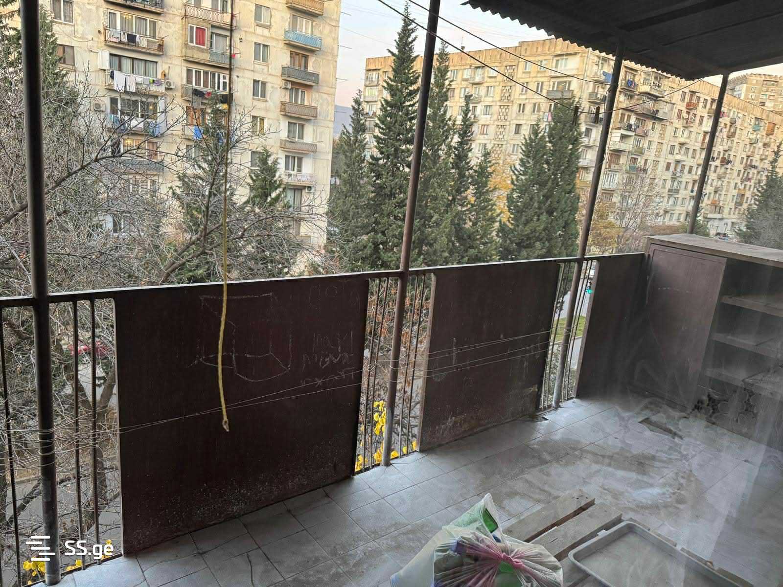 ninoshvili st. 2 - 4 rooms