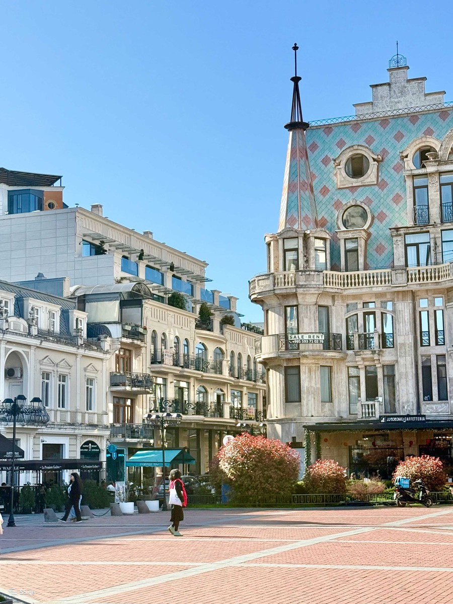 K. Gamsakhurdia st. 10 - 3 rooms