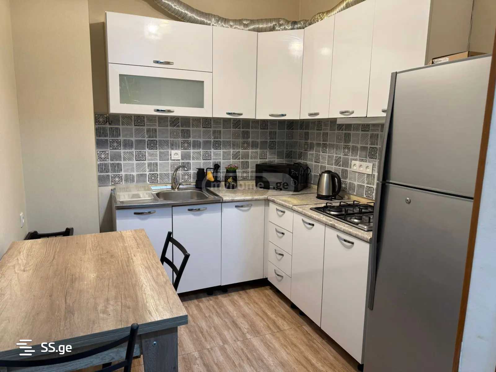 Beri Gabriel Salosi Ave. - 3 rooms