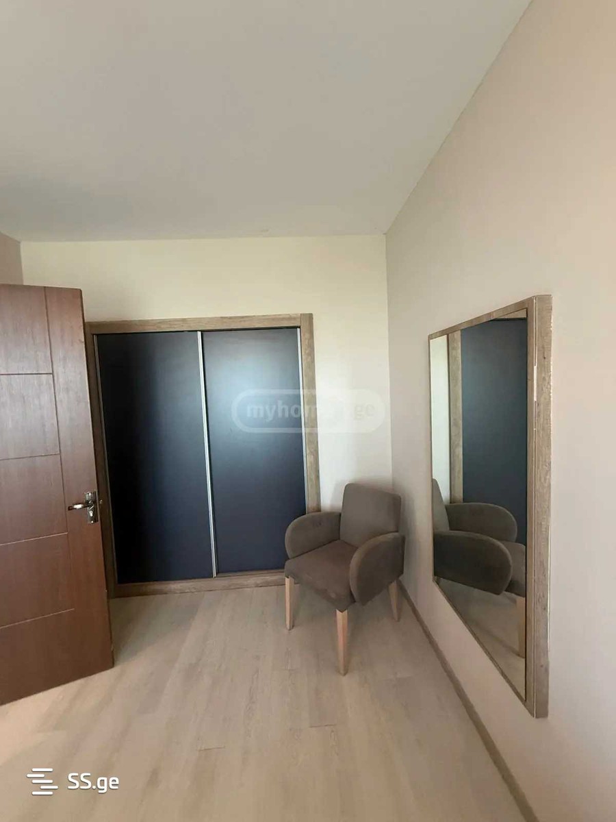 Lech and Maria Kaczynski street 0 - 2 rooms
