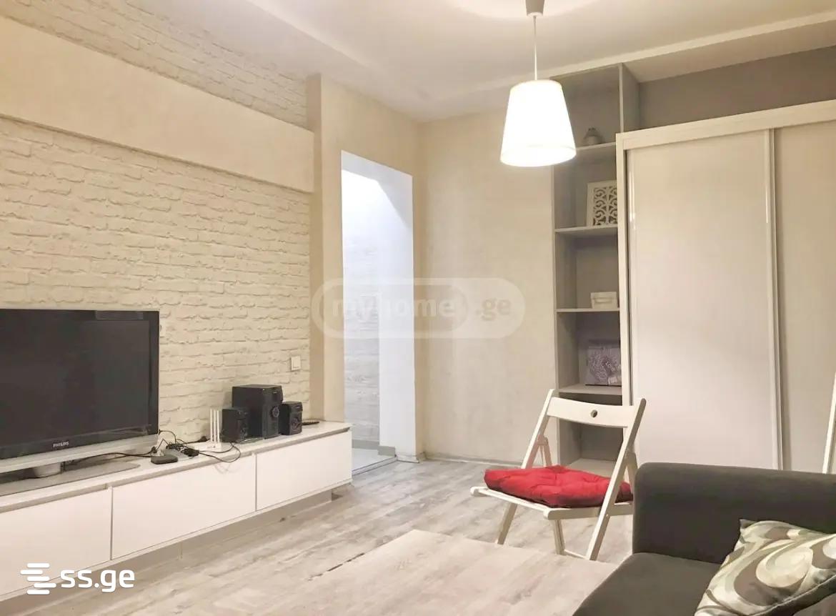bakhtrioni st. 18 - 2 rooms