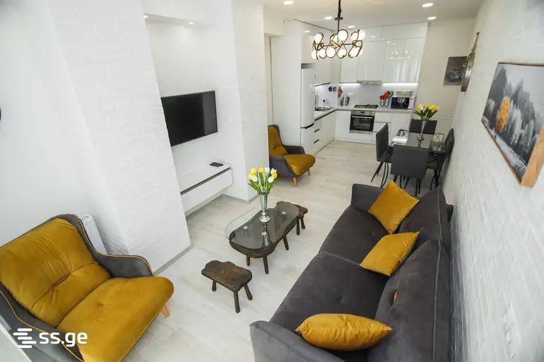 Kosmonavtebi coast - 3 rooms