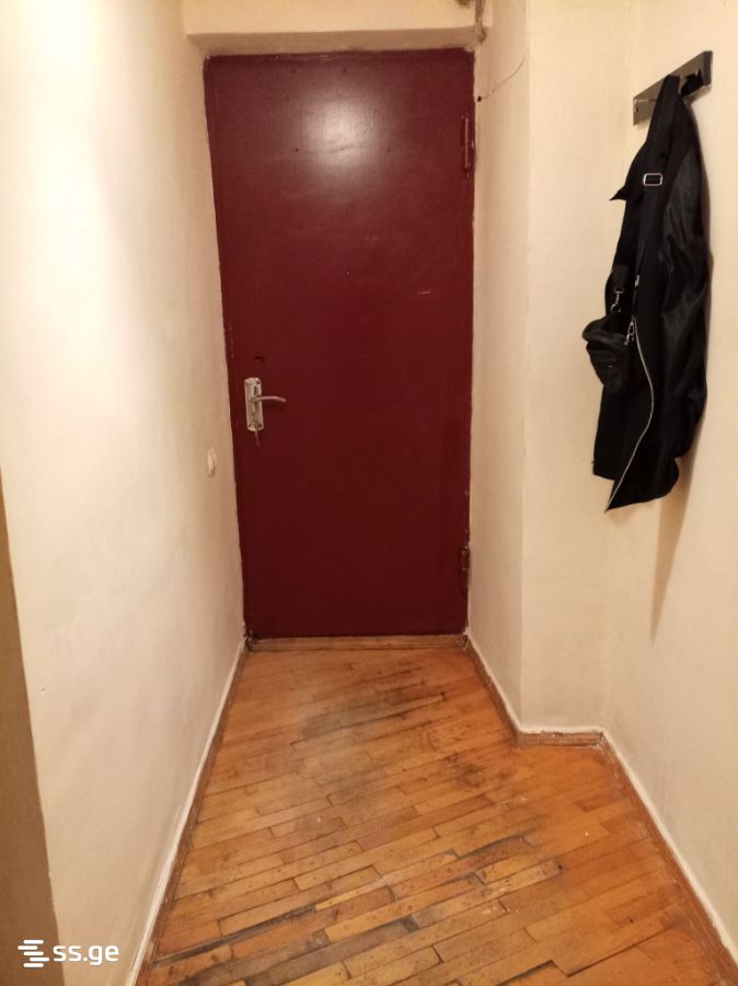 d.sarajishvili st. 5 - 3 rooms