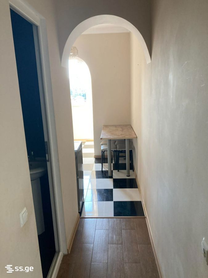 81 - 1 rooms