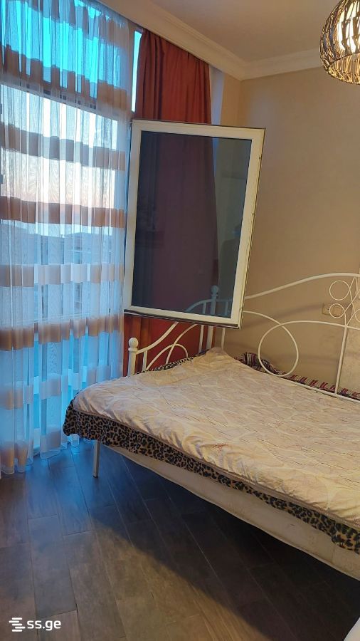 8 - 2 rooms