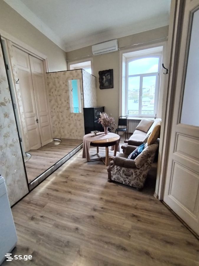 chitaia st. 20 - 4 rooms