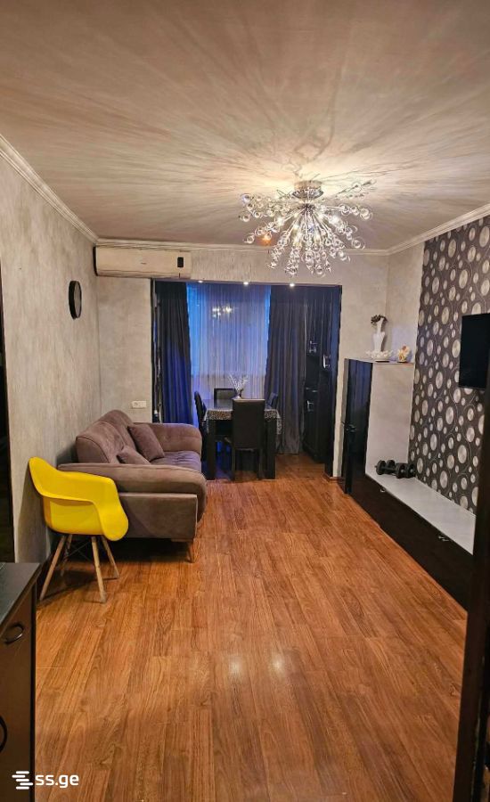 b. Khmelnytskyi II - 3 rooms