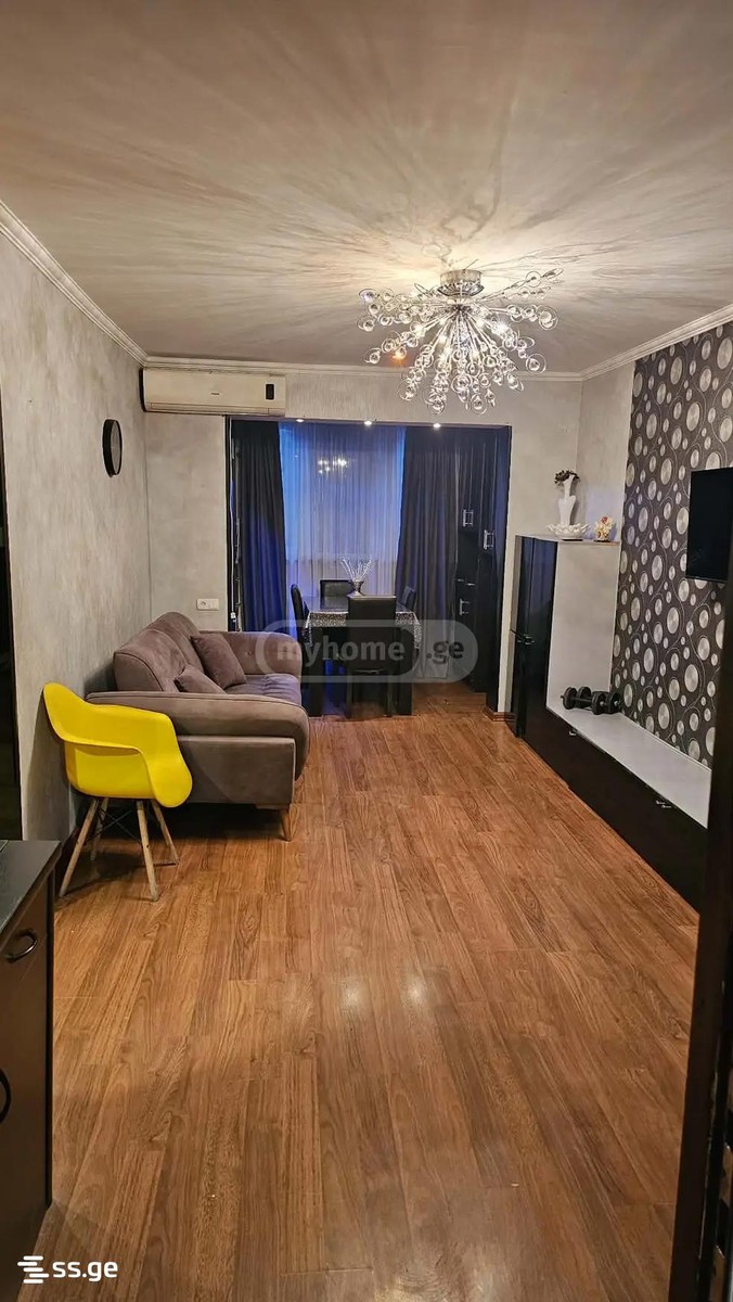 b. Khmelnytskyi II - 3 rooms