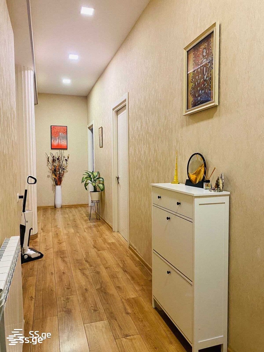 t. tabidze st. 16 - 8 rooms