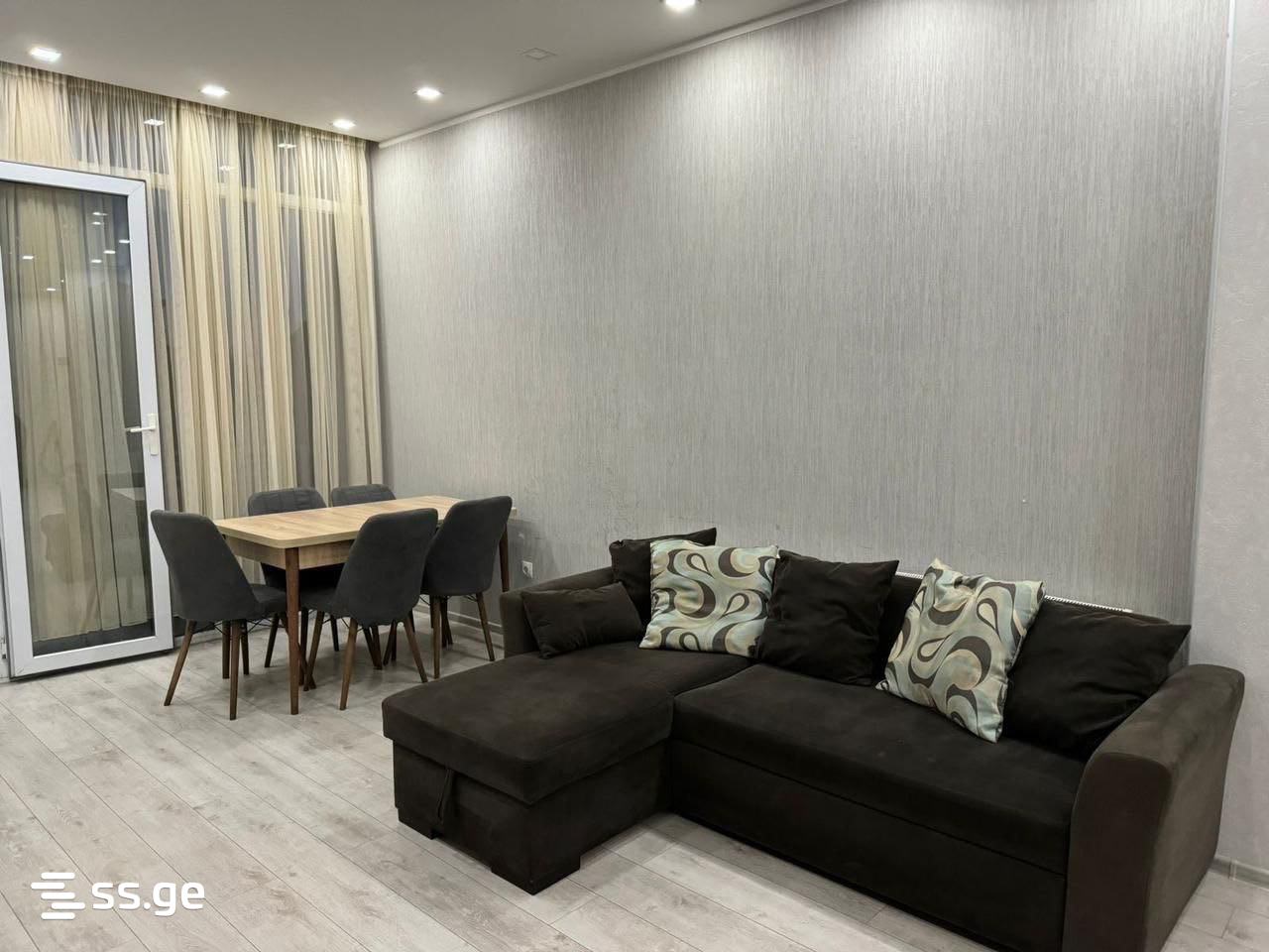 6 - 3 rooms