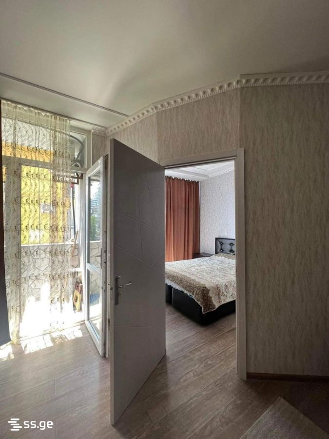 8 - 2 rooms