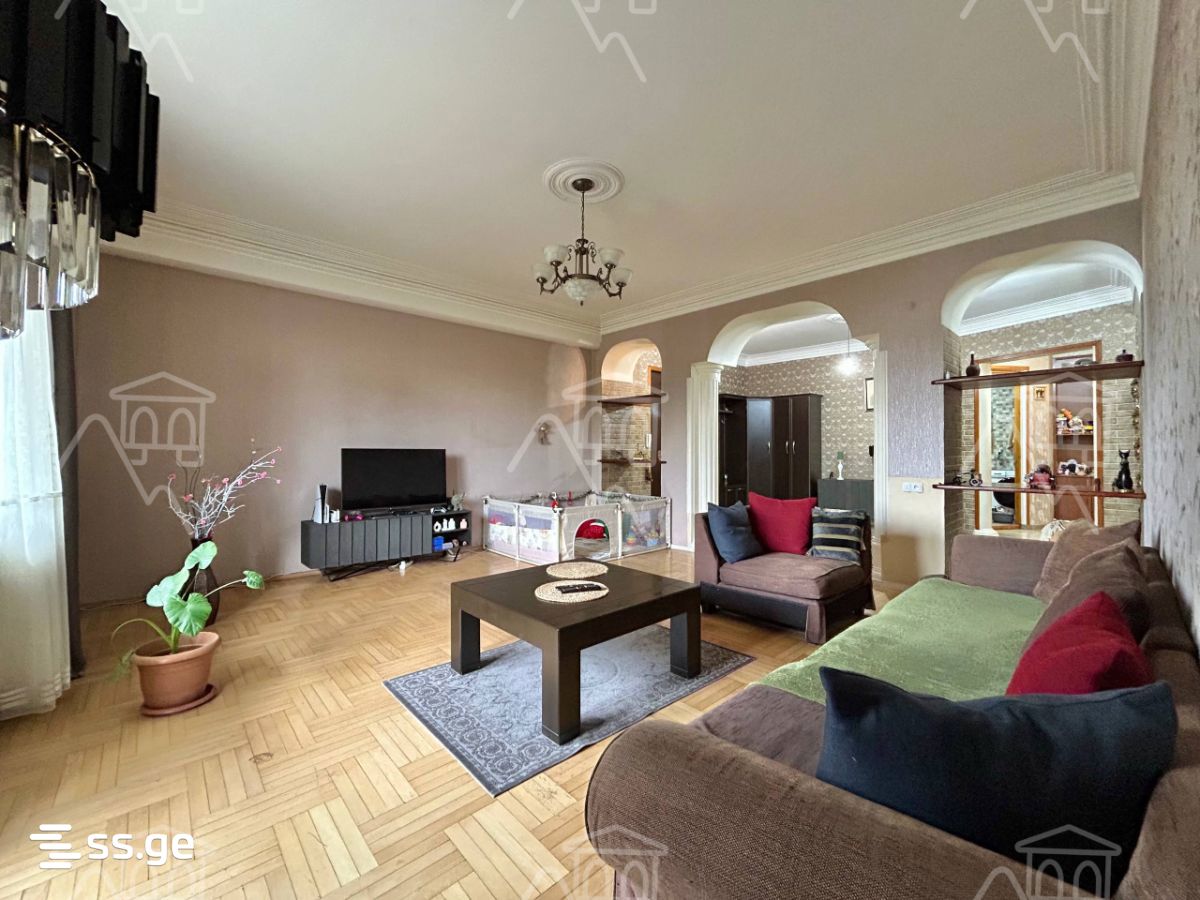 gergeti st. 3 - 5 rooms