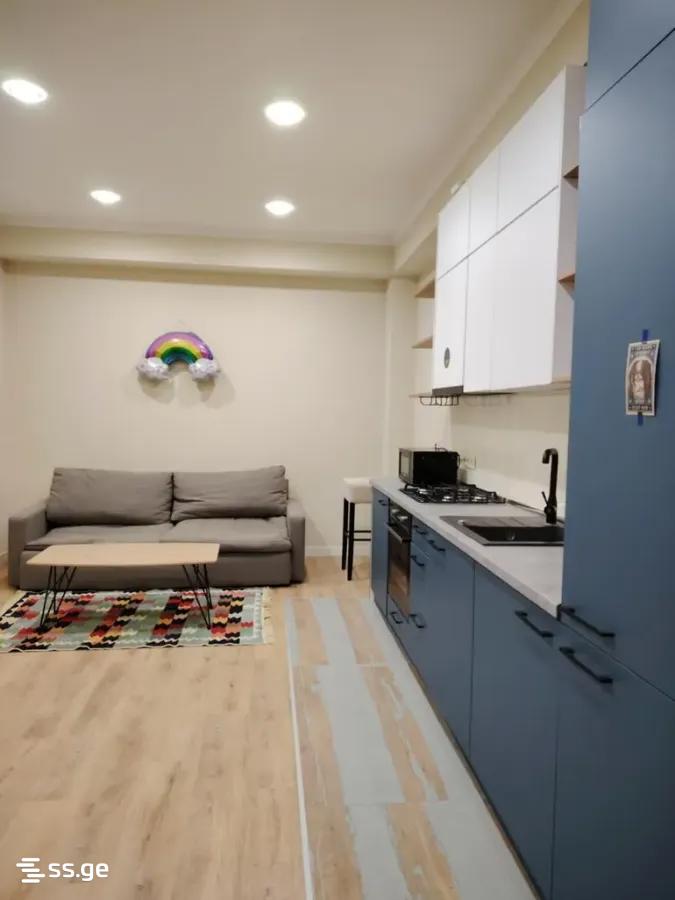 Kosmonavtebi coast - 3 rooms