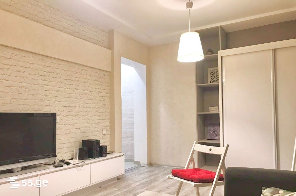 bakhtrioni st. 18 - 2 rooms
