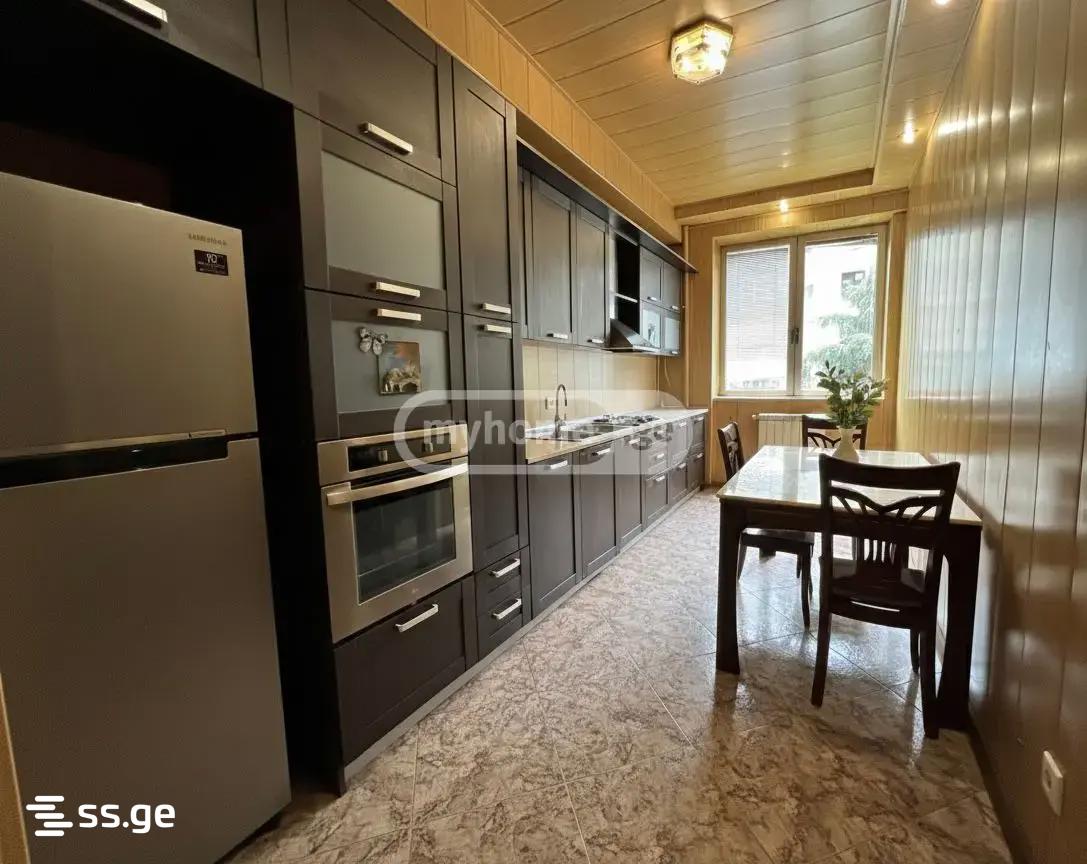 bakhtrioni st. 11 - 4 rooms