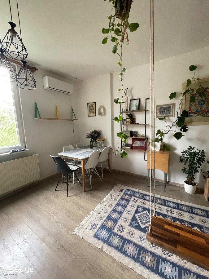 Archil Mephe st. კორპუსი5,1სადარბაზო,2სართული,ბინა4 - 3 rooms