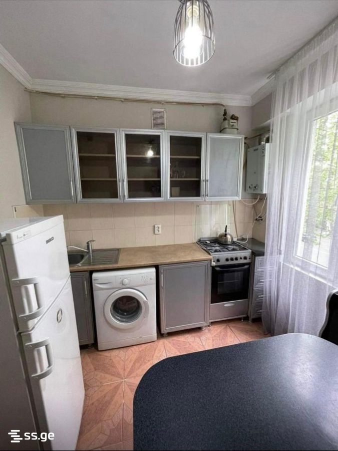 Zviad Gamsakhurdia st. 7 - 3 rooms