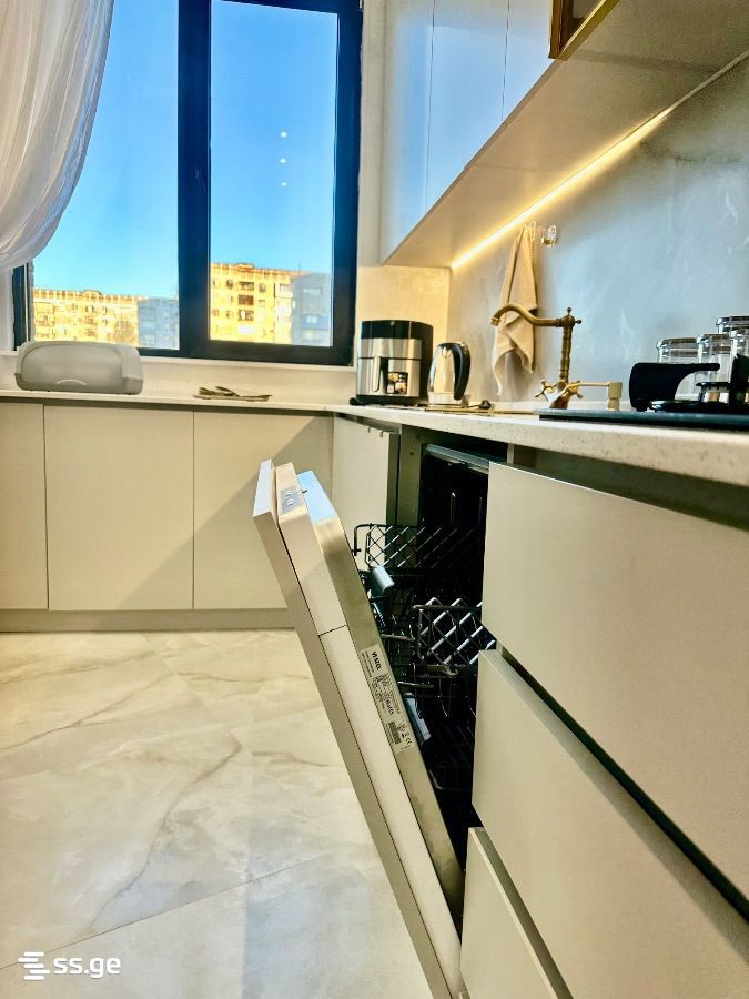 A.Tabidze st. 43 - 4 rooms