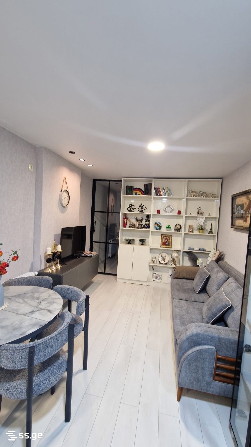 R. Nizharadze st. 20 - 2 rooms