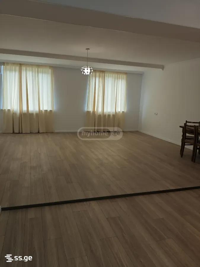 Heroes Square - 3 rooms