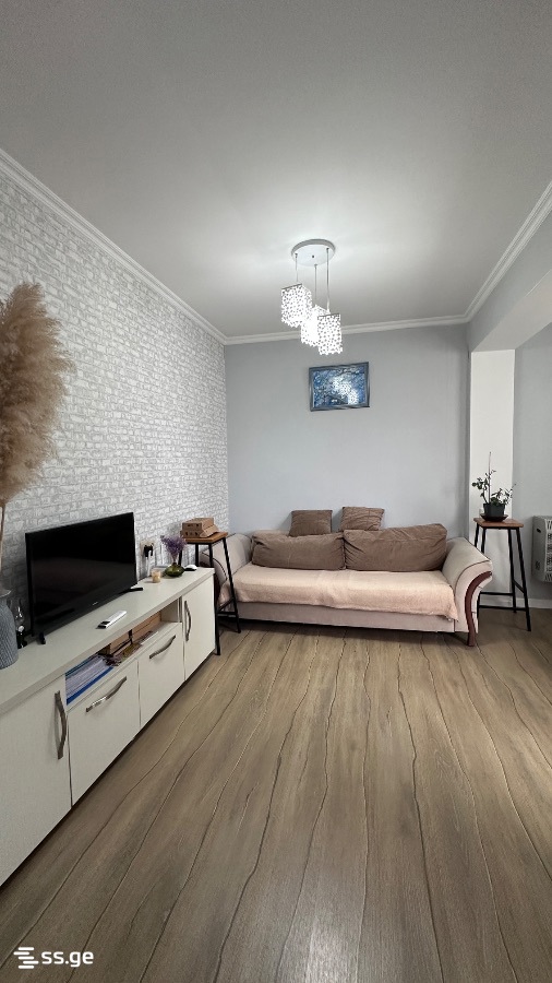 8 - 2 rooms