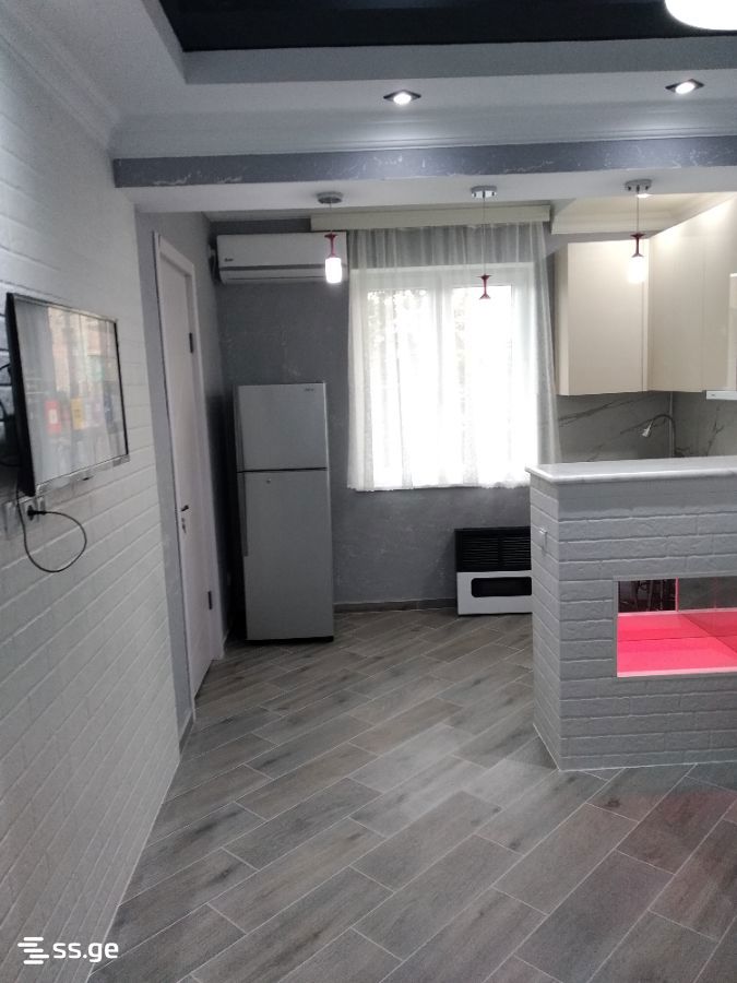 4 - 2 rooms
