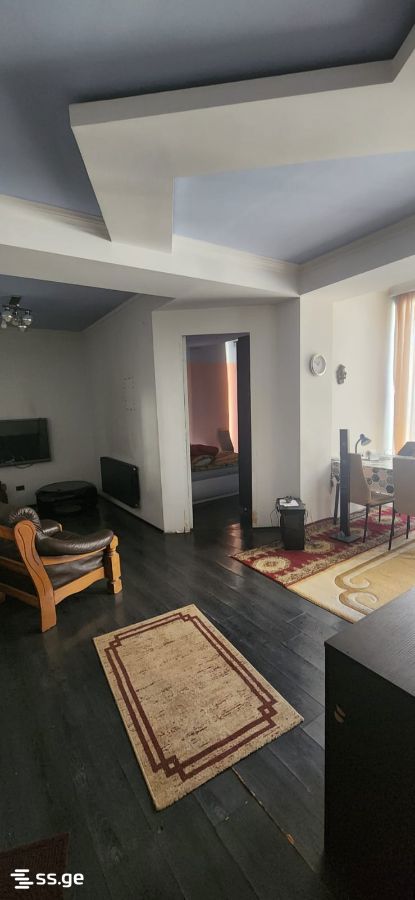 Kosmonavtebi coast - 3 rooms