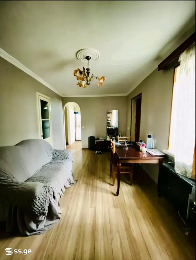 b. chichinadze st. 10 - 3 rooms
