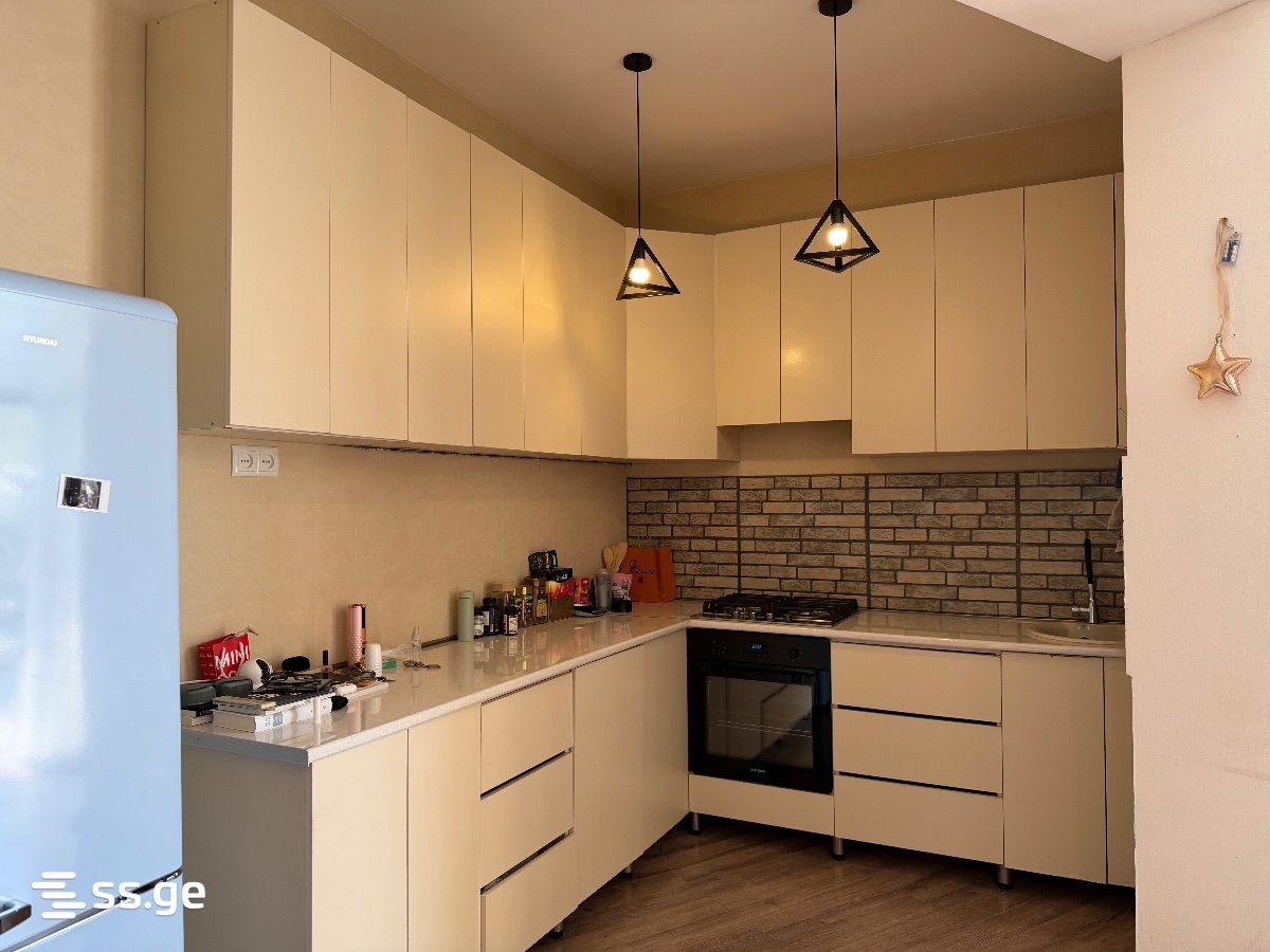 n. zhvania st. 10 - 3 rooms