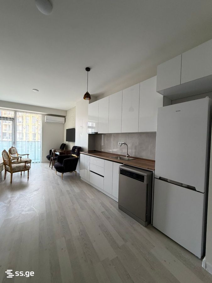 Lech and Maria Kaczynski street 0 - 1 rooms
