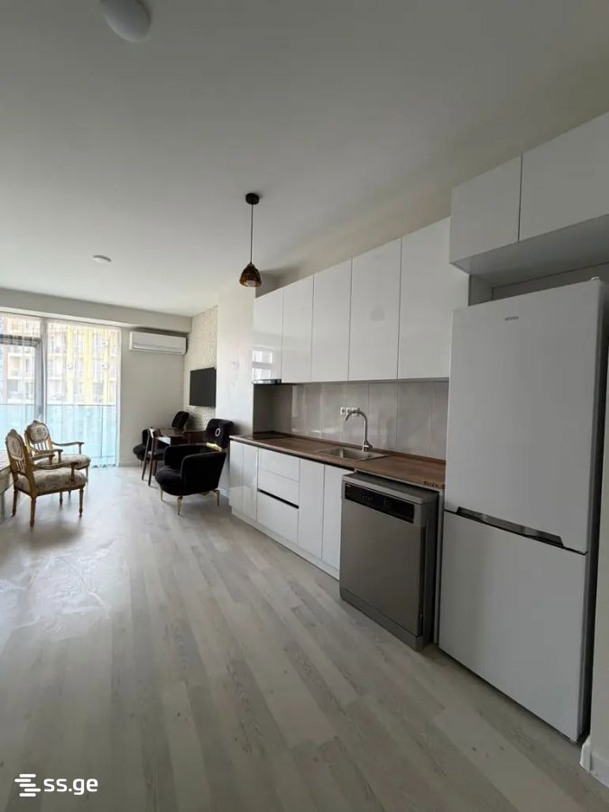 Lech and Maria Kaczynski street 0 - 1 rooms