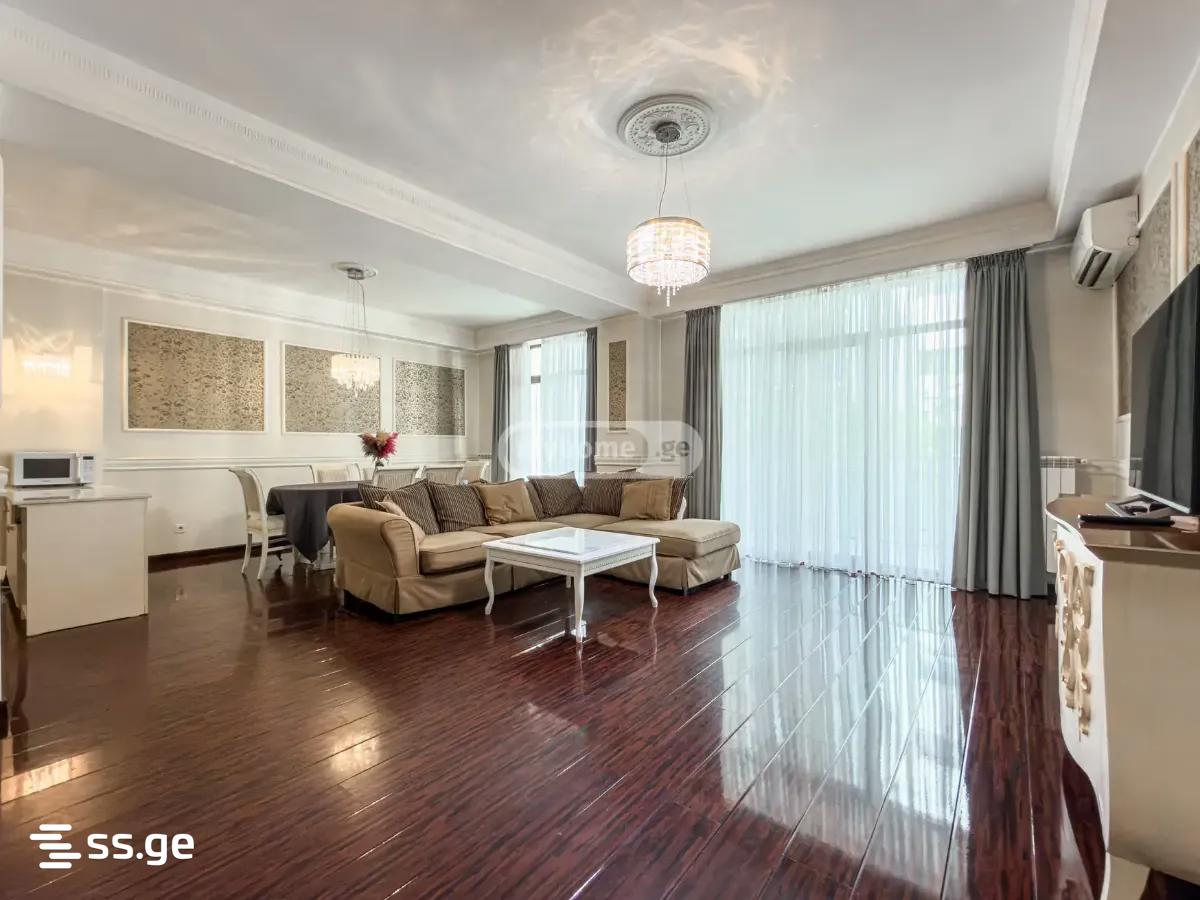 9 april st. - 3 rooms