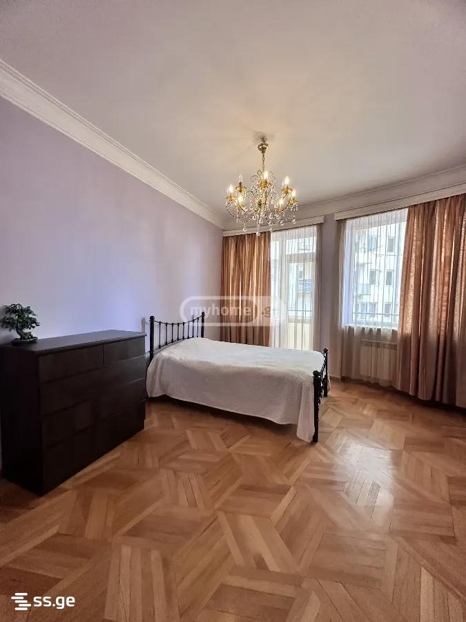 kostava st. 10 - 8 rooms