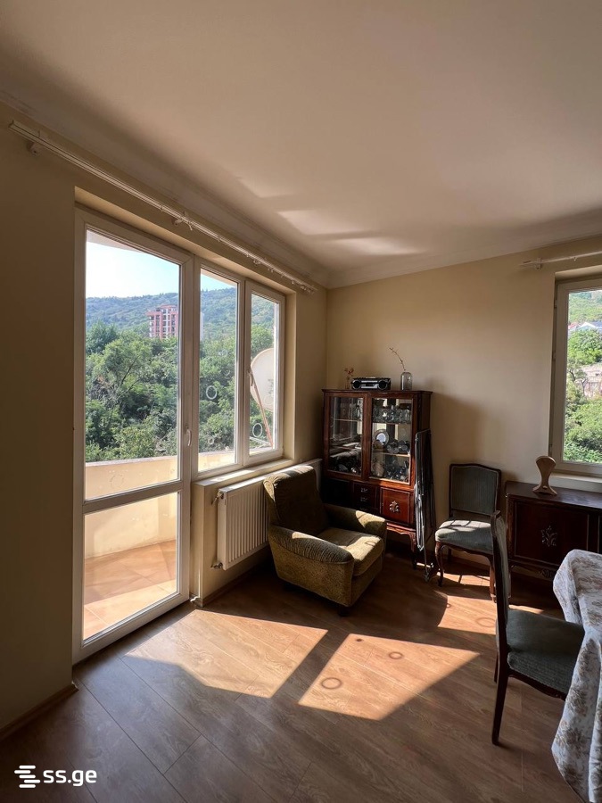 n. zhvania st. 12 - 3 rooms