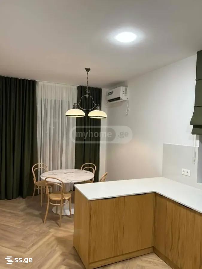 universiteti st. 46 - 3 rooms