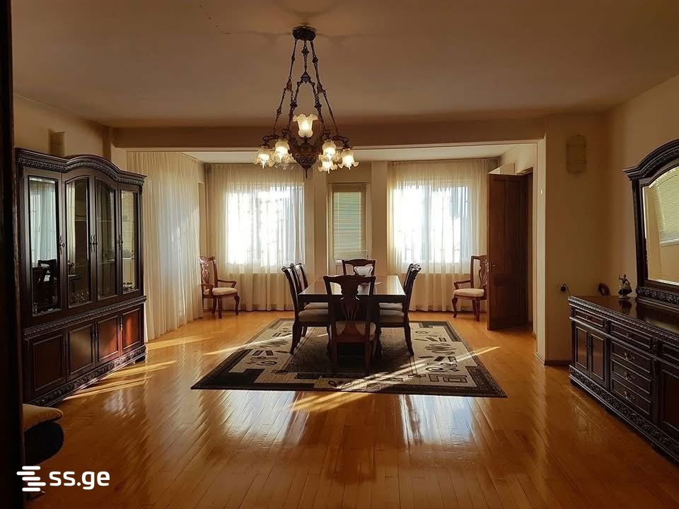 Chiladze st. 166 - 8 rooms