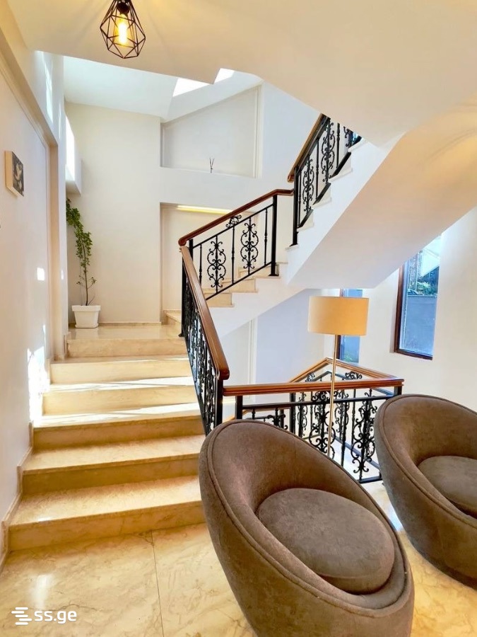 Beridze st. 8 - 9 rooms